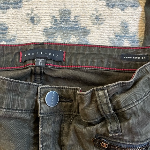 Sanctuary camp civilian size 31 - Picture 3 of 4